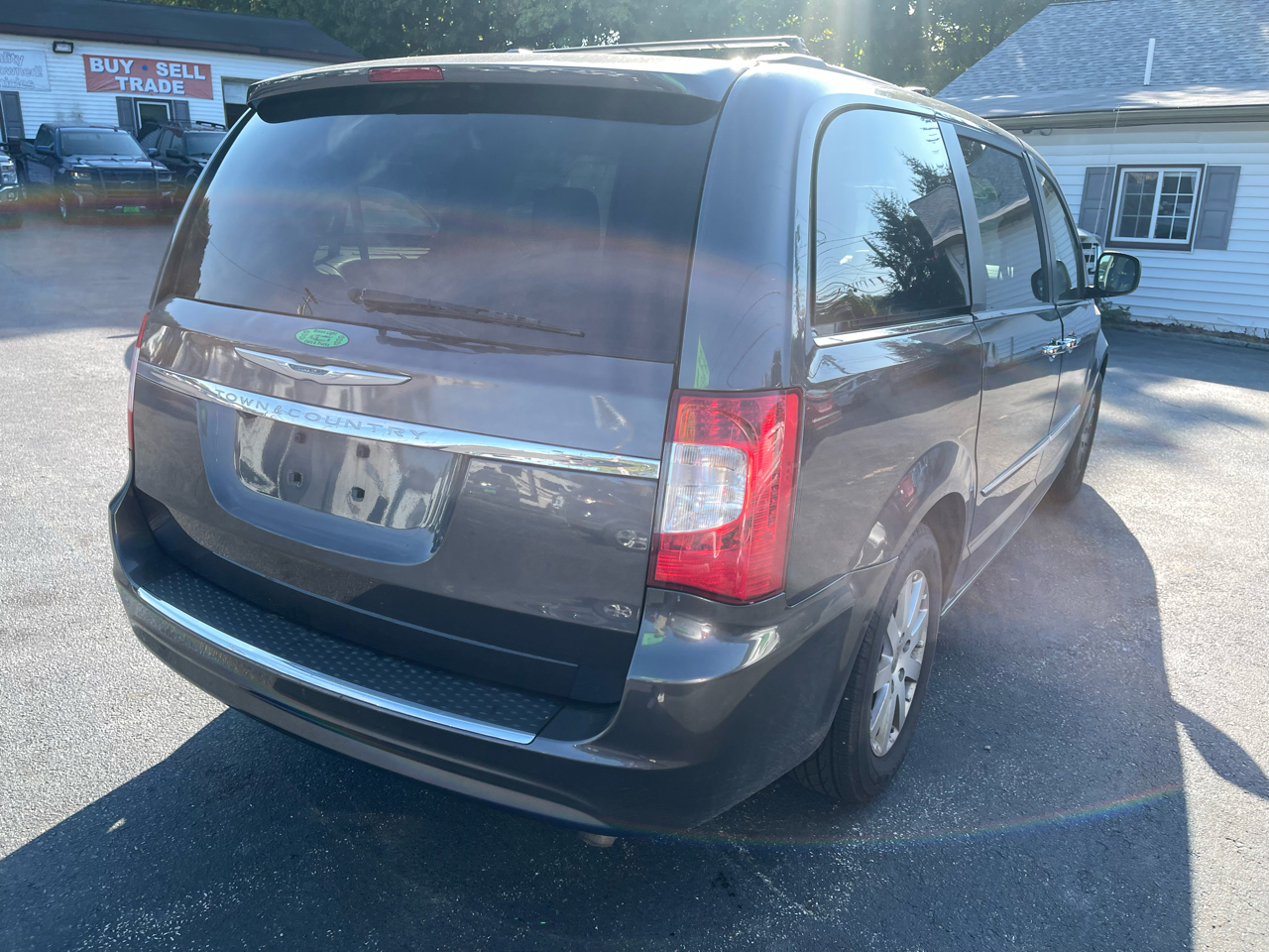 2016 Chrysler Town & Country Touring photo 3