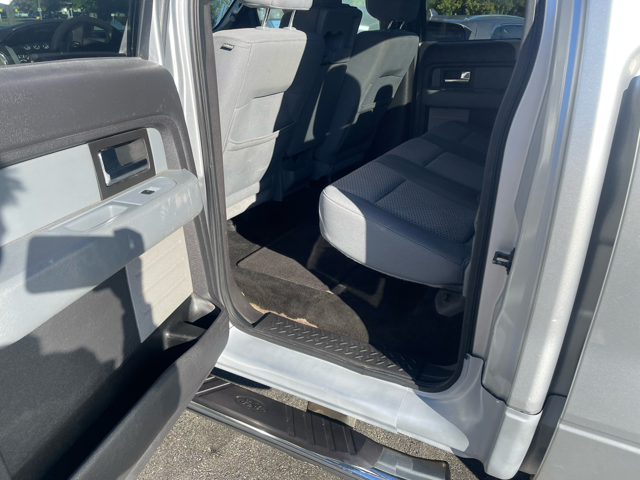 2013 Ford F-150 XLT photo 19