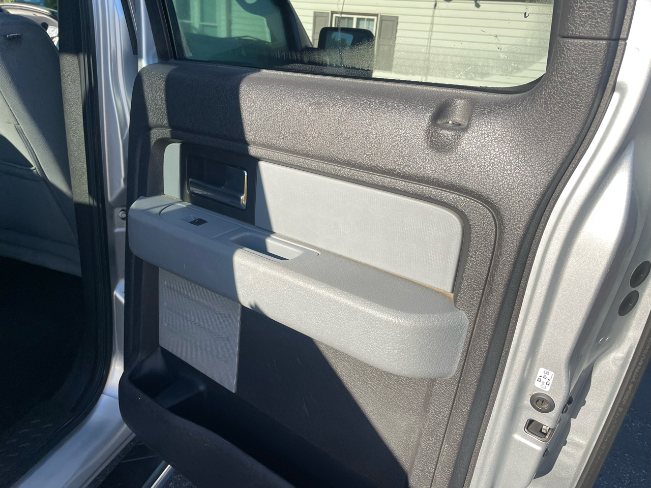 2013 Ford F-150 XLT photo 25