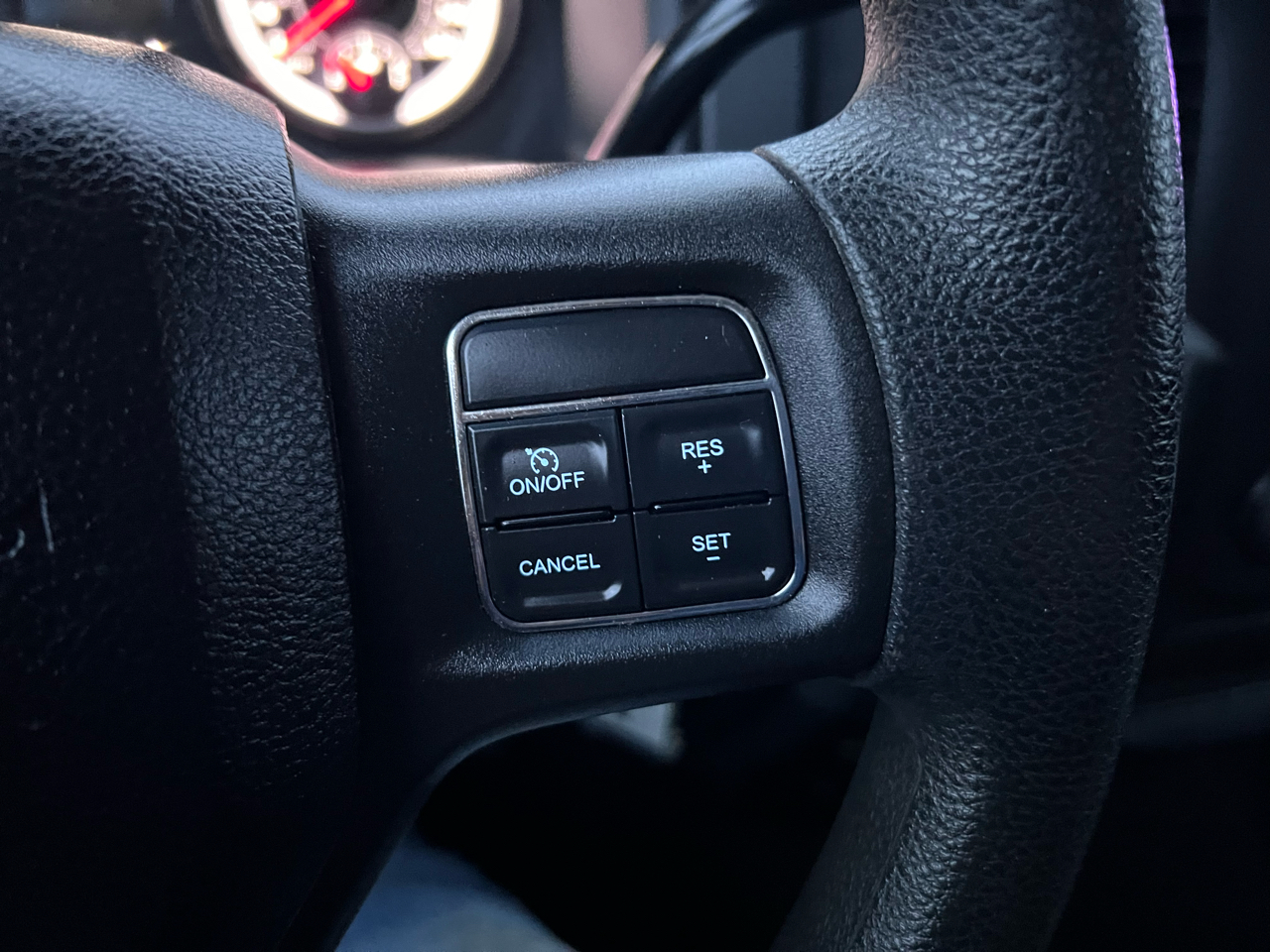 RAM 1500 4WD Quad Cab 140.5" Express 2014