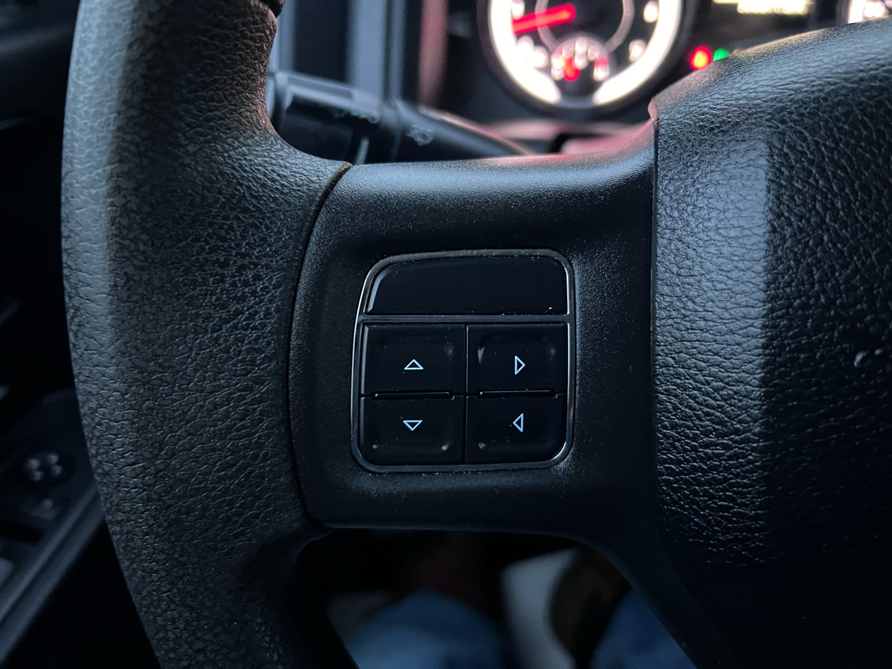 RAM 1500 4WD Quad Cab 140.5" Express 2014