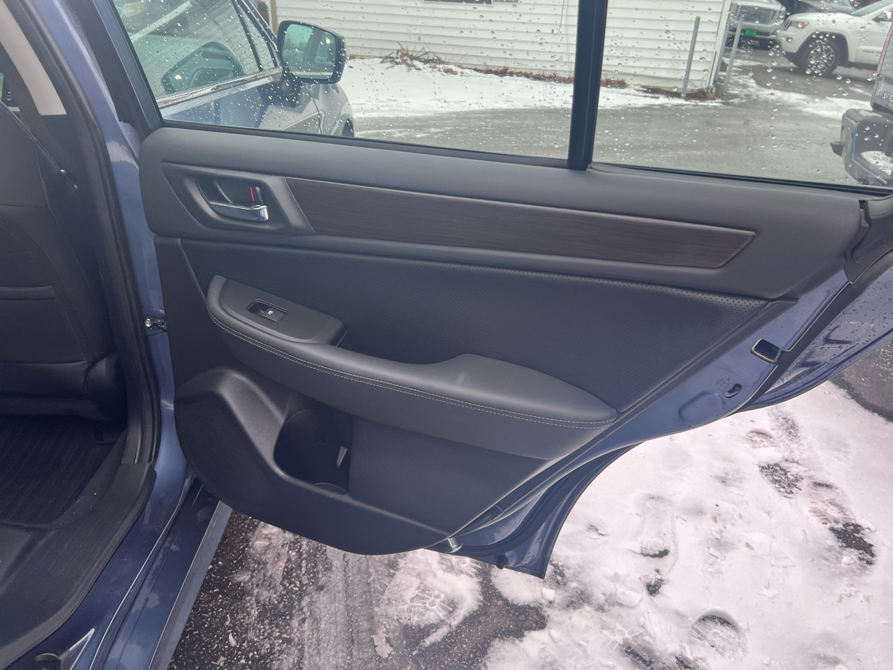 Subaru Legacy 4dr Sdn 2.5i Limited 2016