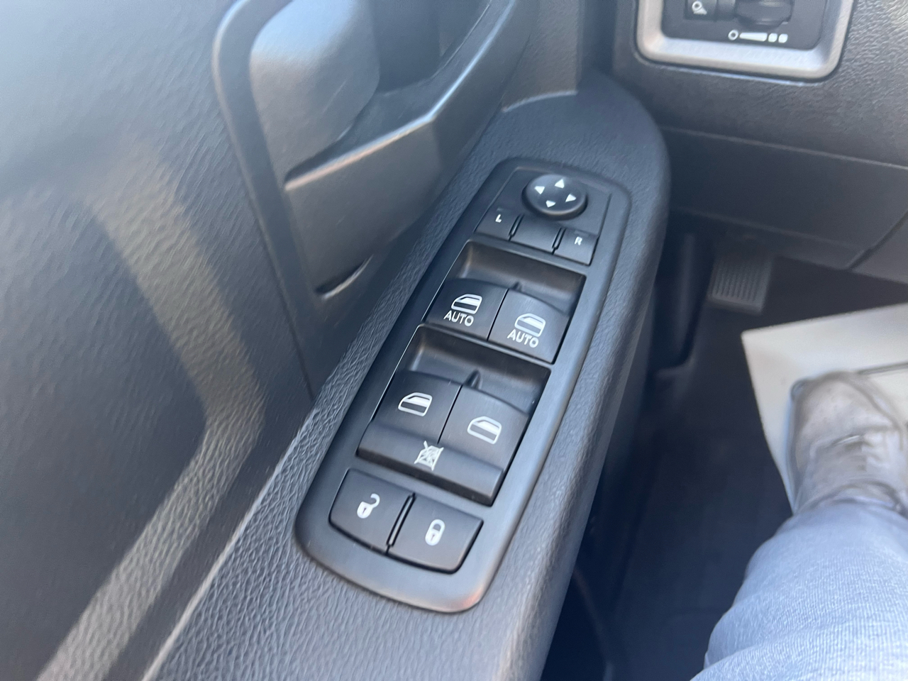 RAM 3500 4WD Crew Cab 149" Laramie Longhorn 2014