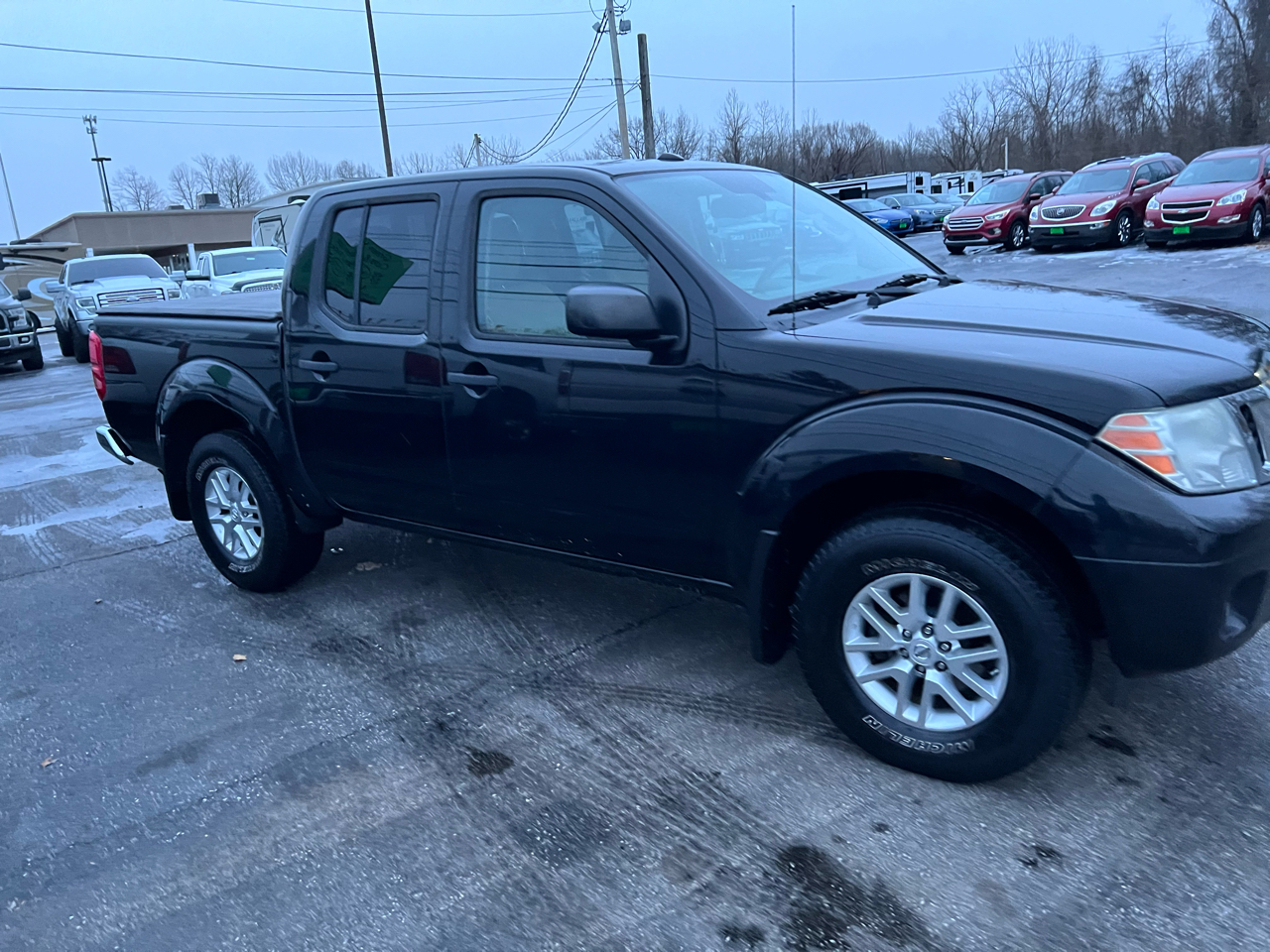 Nissan Frontier 4WD Crew Cab SWB Auto SV 2015