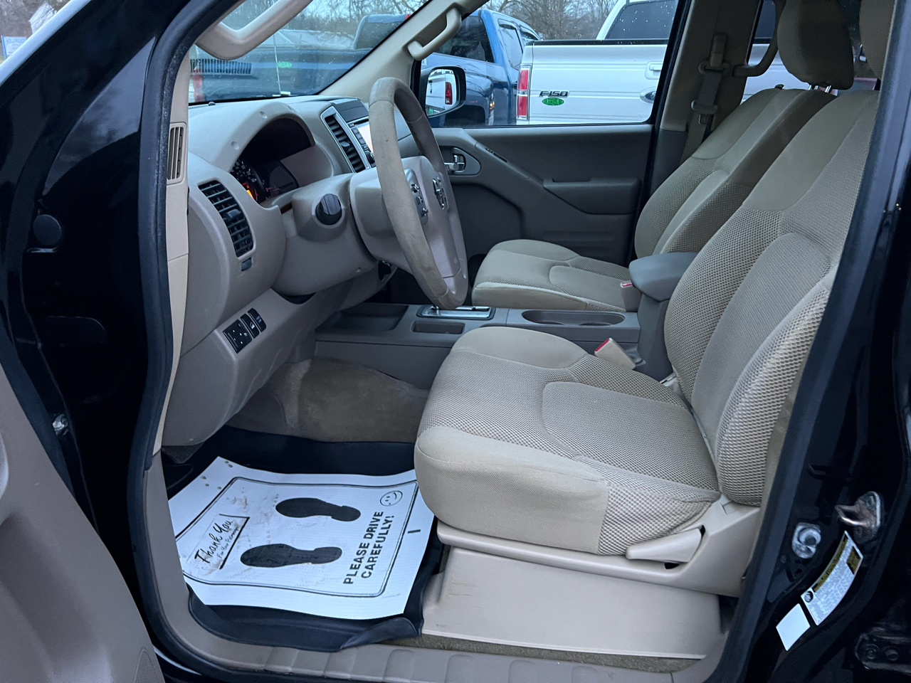 Nissan Frontier 4WD Crew Cab SWB Auto SV 2015