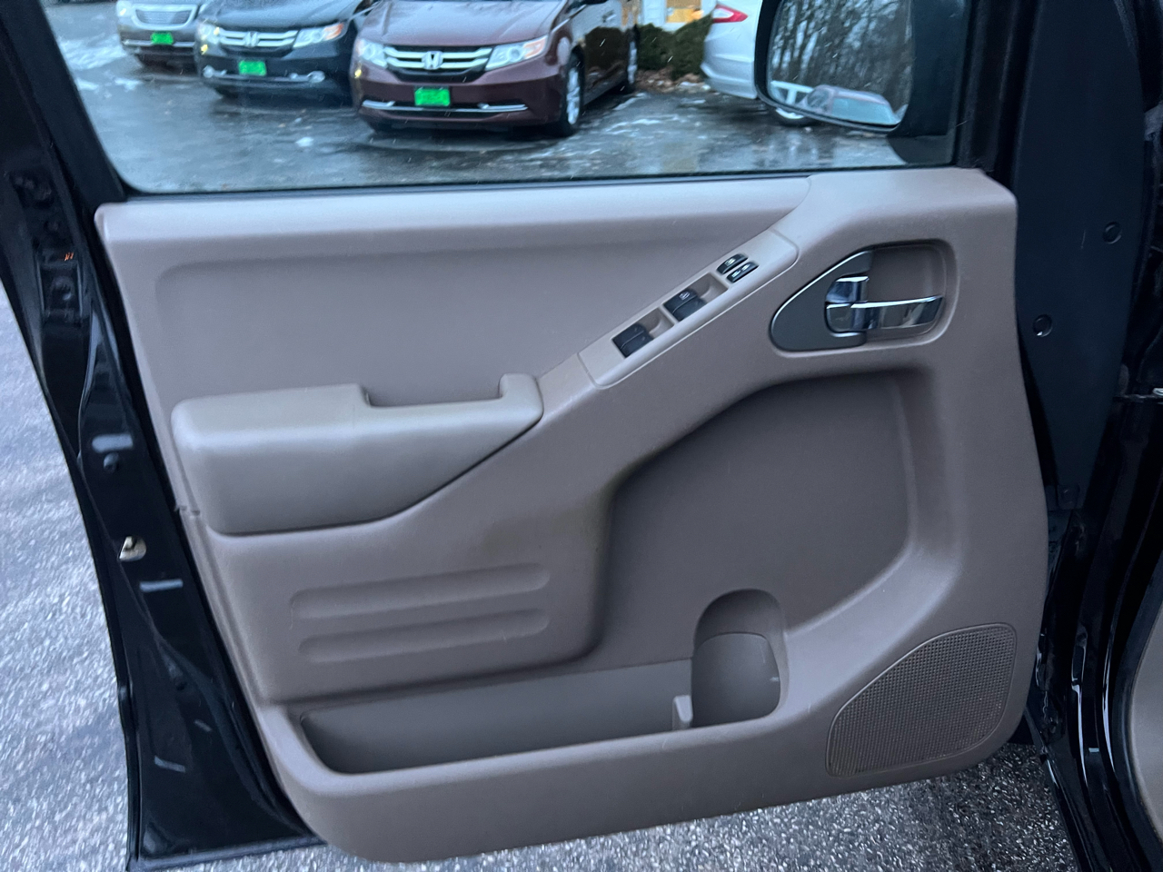 Nissan Frontier 4WD Crew Cab SWB Auto SV 2015