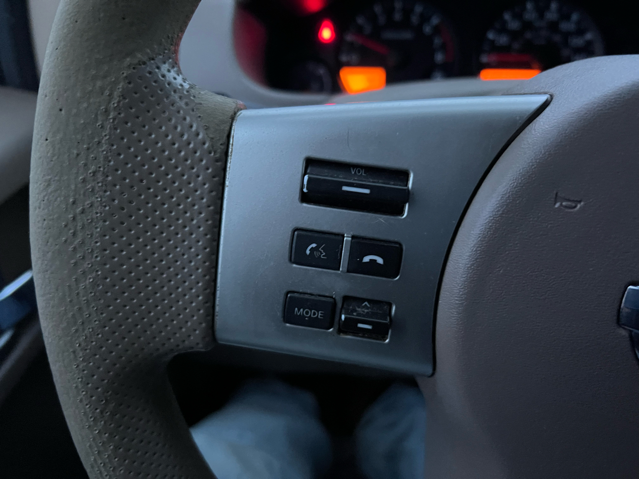 Nissan Frontier 4WD Crew Cab SWB Auto SV 2015