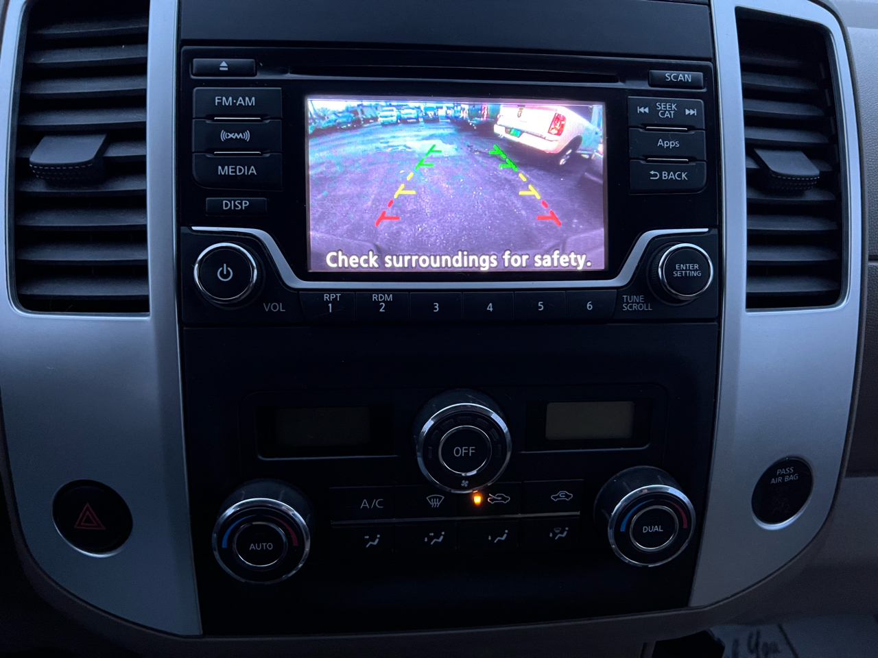 Nissan Frontier 4WD Crew Cab SWB Auto SV 2015