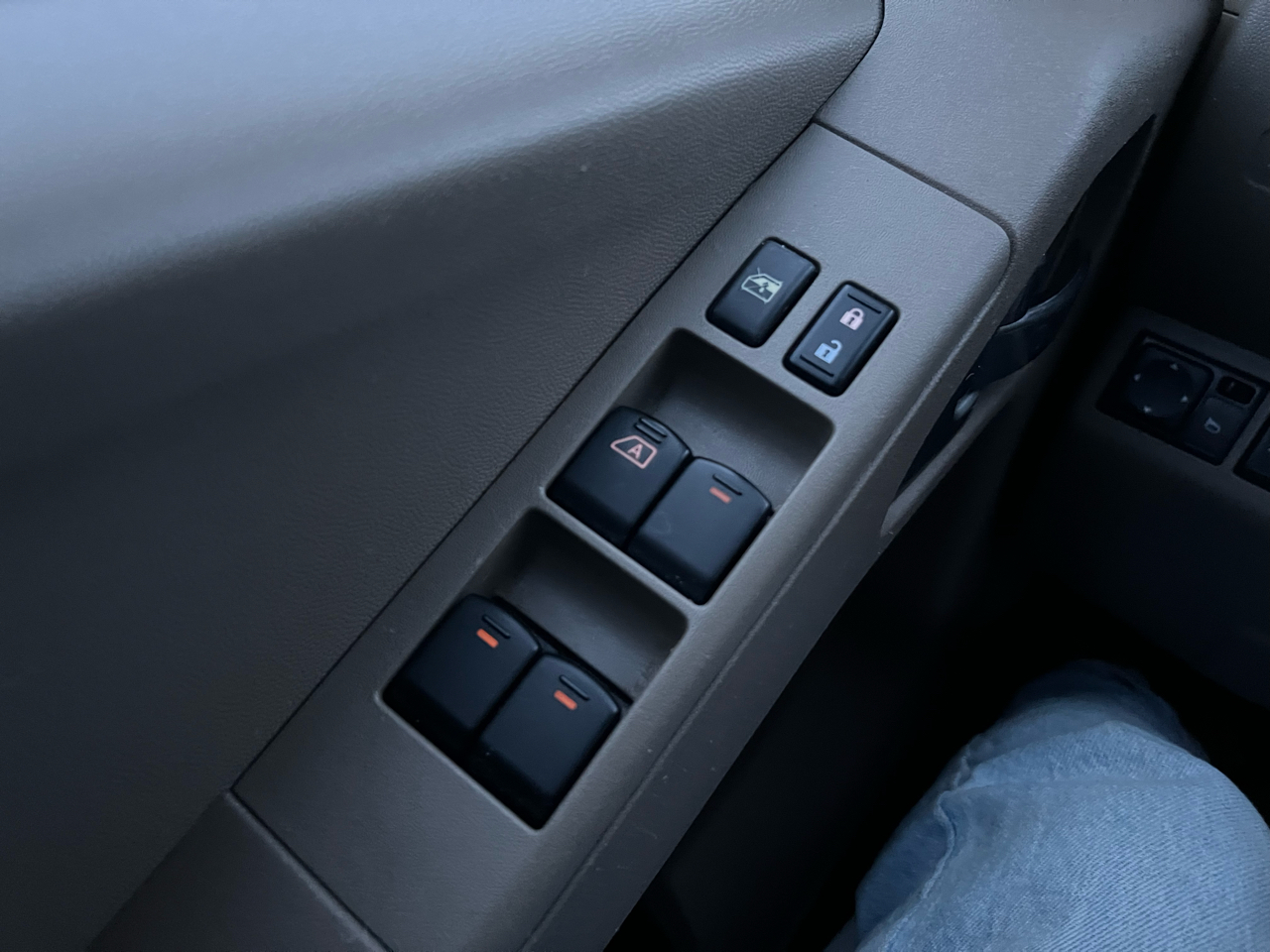 Nissan Frontier 4WD Crew Cab SWB Auto SV 2015