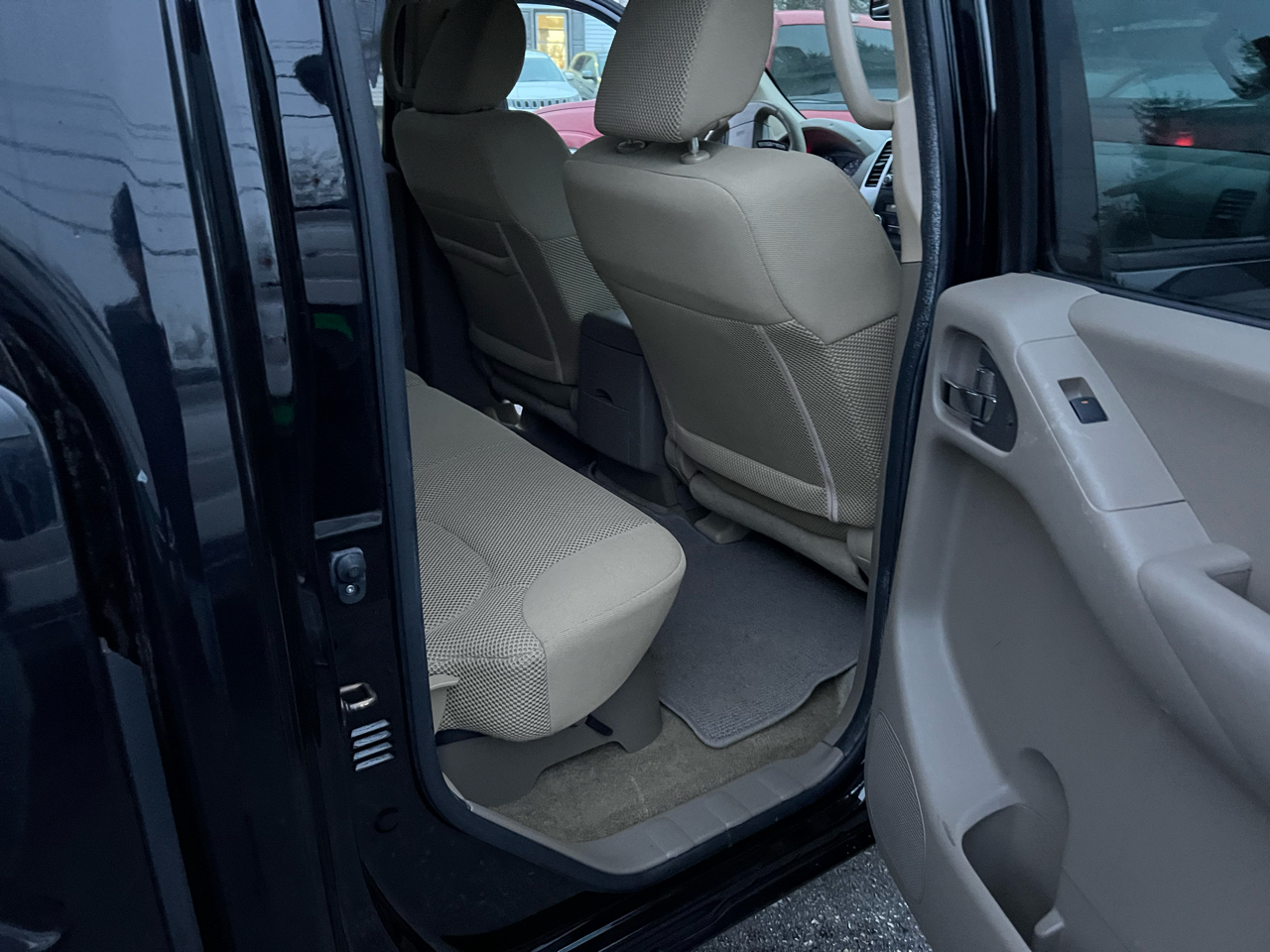 Nissan Frontier 4WD Crew Cab SWB Auto SV 2015