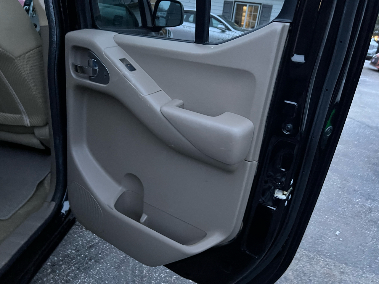 Nissan Frontier 4WD Crew Cab SWB Auto SV 2015