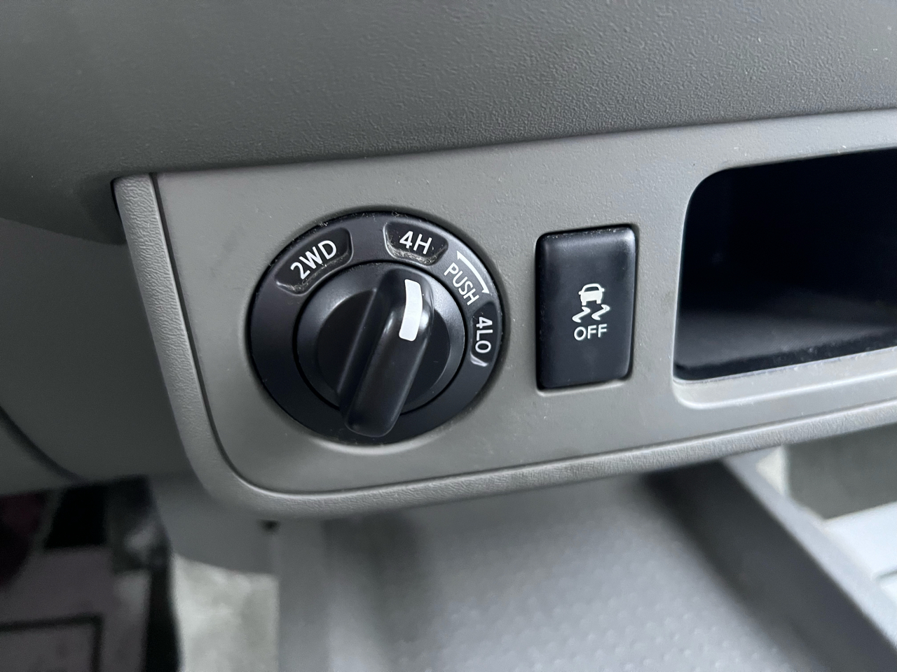 Nissan Frontier 4WD Crew Cab SWB Auto PRO-4X 2016