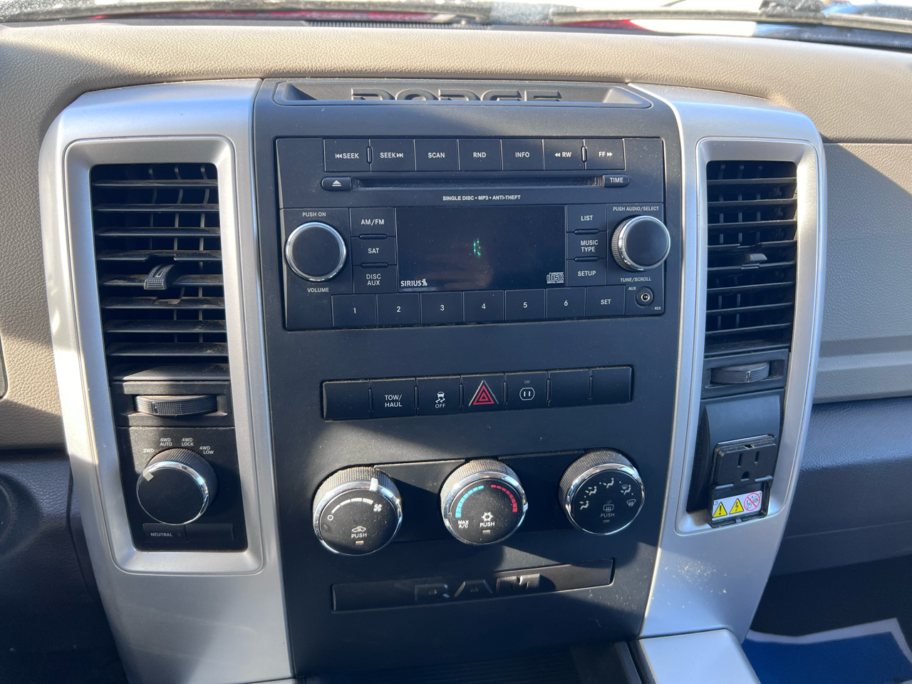 RAM 1500 4WD Quad Cab 140.5" Big Horn 2012