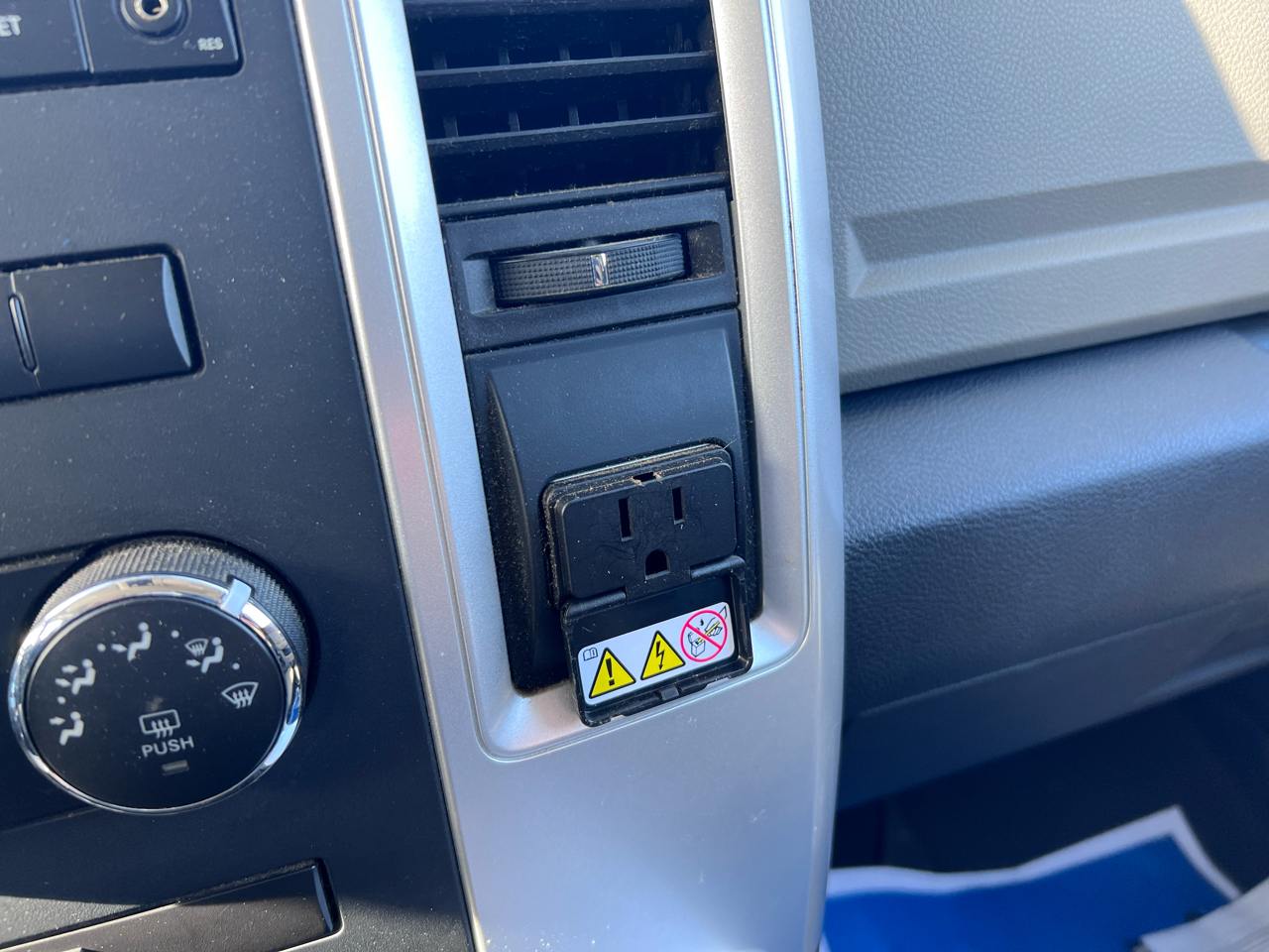 RAM 1500 4WD Quad Cab 140.5" Big Horn 2012