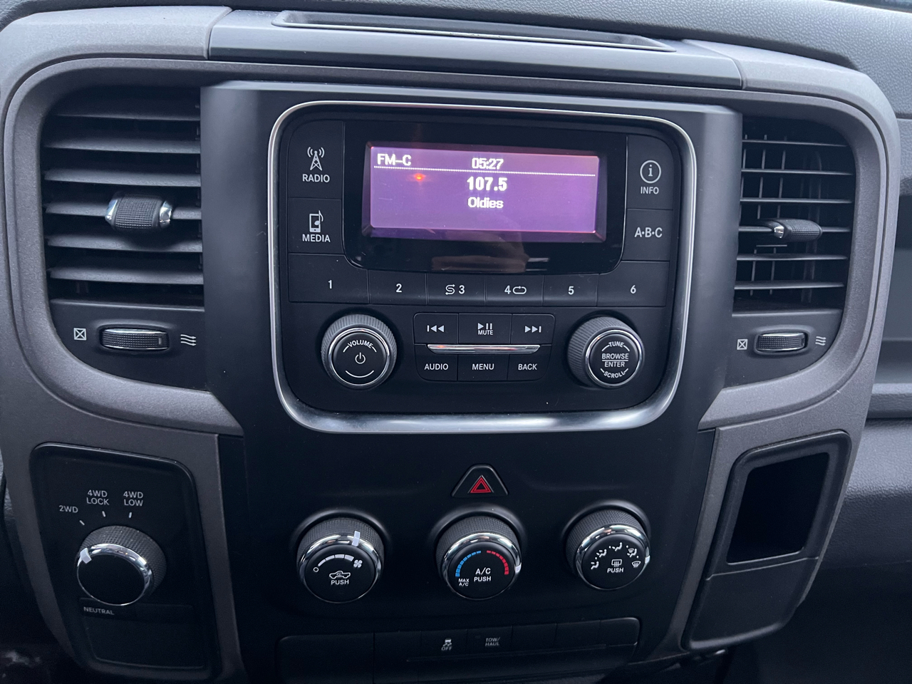 RAM 1500 4WD Quad Cab 140.5" Tradesman 2013