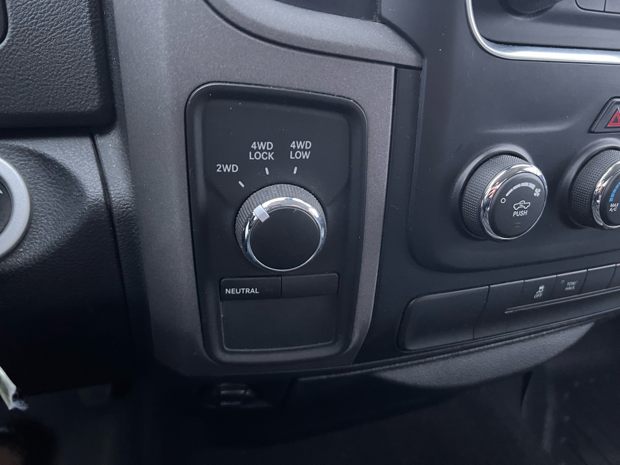 RAM 1500 4WD Quad Cab 140.5" Tradesman 2013