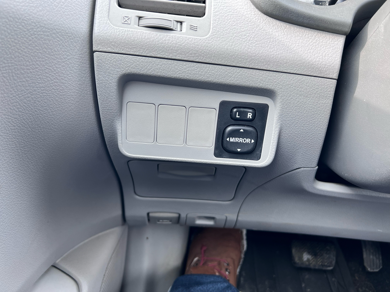 Toyota Corolla 4dr Sdn Auto LE Special Edition (Natl) 2009