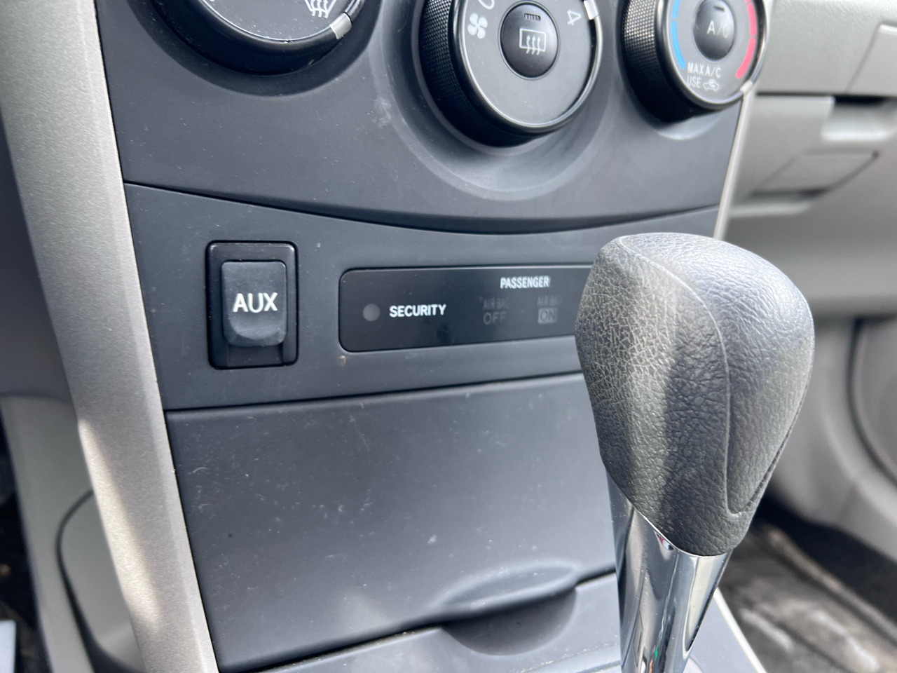 Toyota Corolla 4dr Sdn Auto LE Special Edition (Natl) 2009