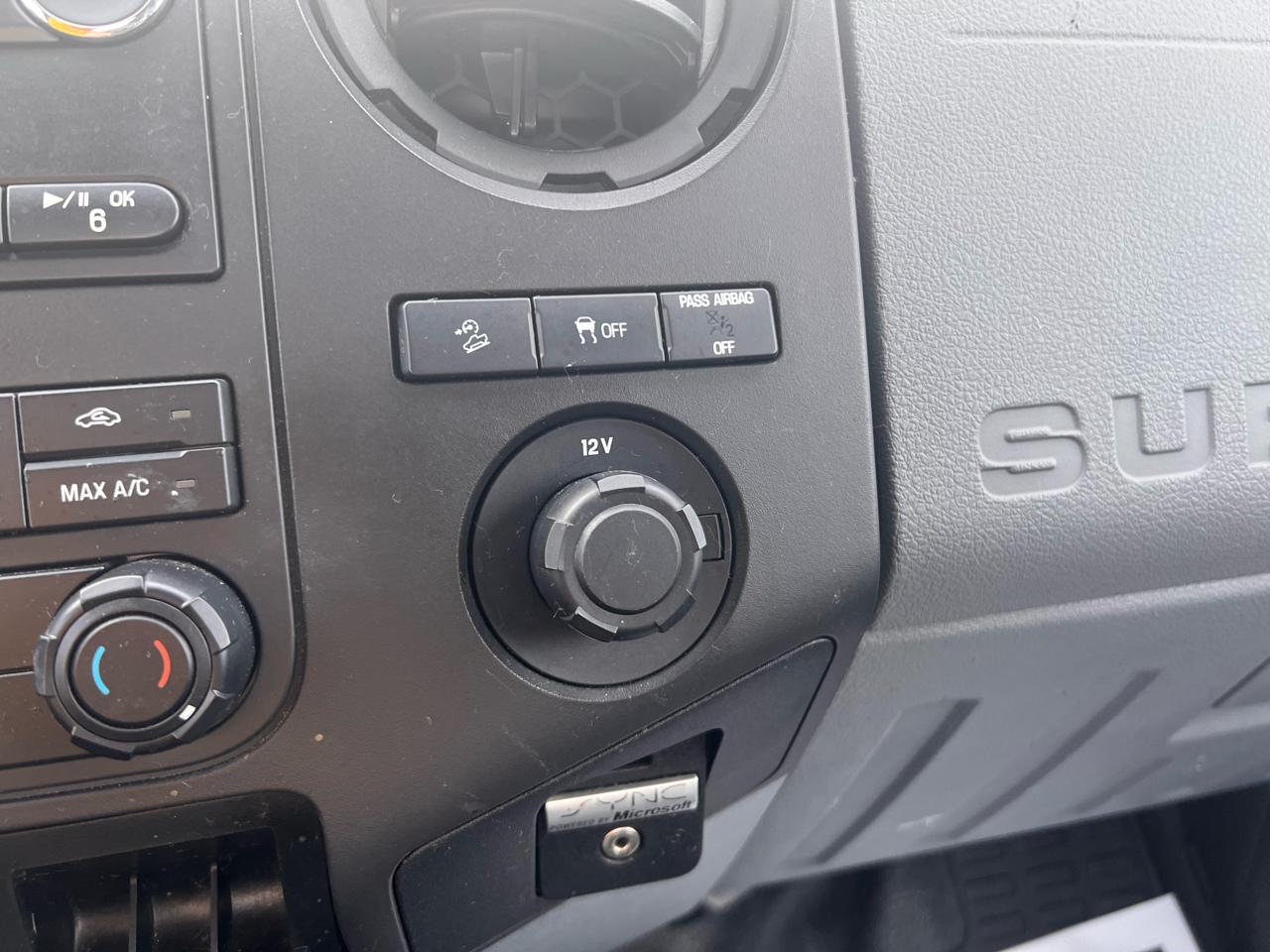 Ford Super Duty F-350 SRW 4WD Reg Cab 137" XLT 2014