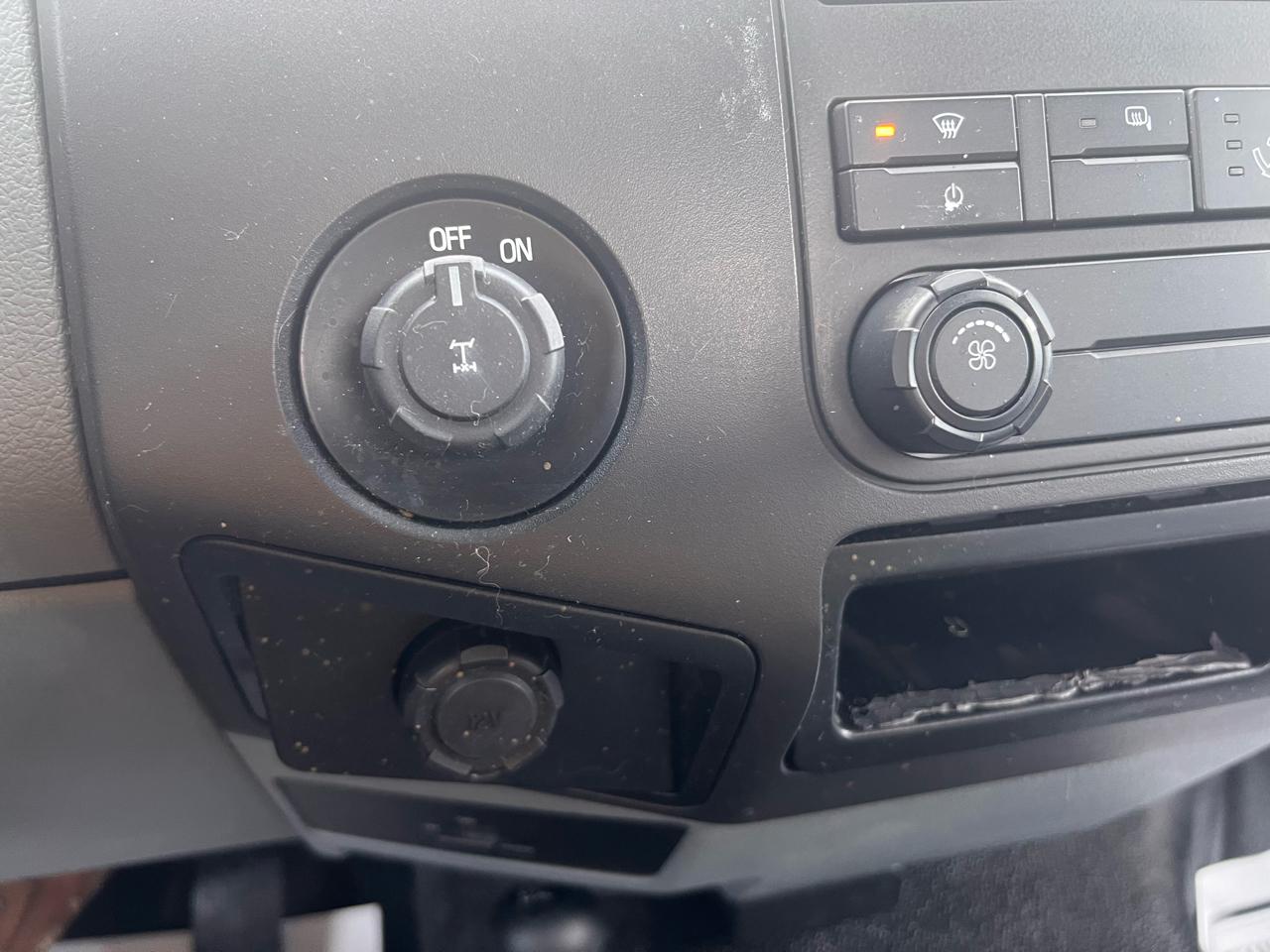 Ford Super Duty F-350 SRW 4WD Reg Cab 137" XLT 2014