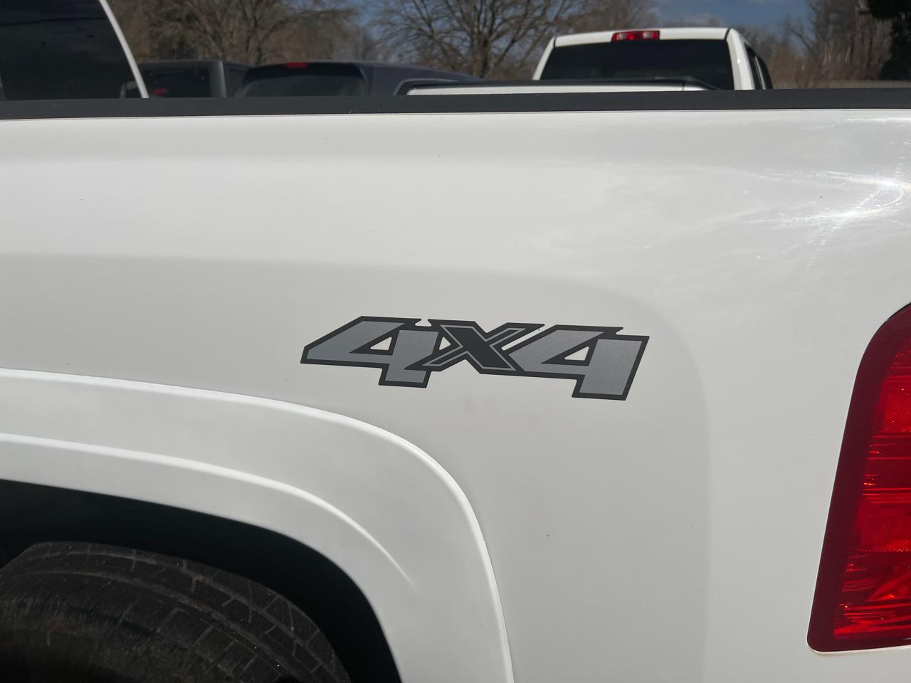 Chevrolet Silverado 1500 4WD Ext Cab 143.5" LT 2012