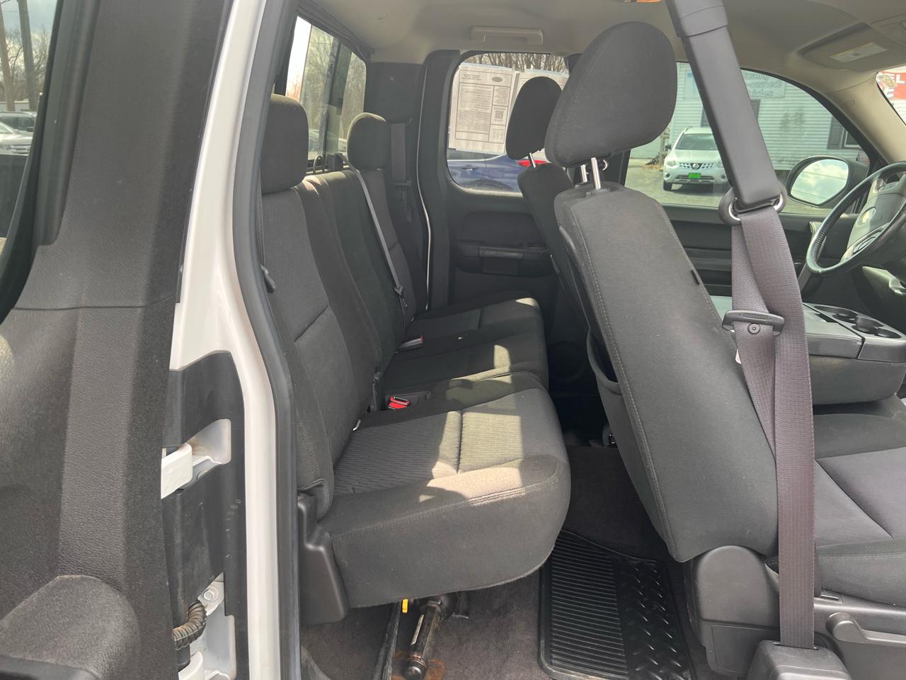 Chevrolet Silverado 1500 4WD Ext Cab 143.5" LT 2012