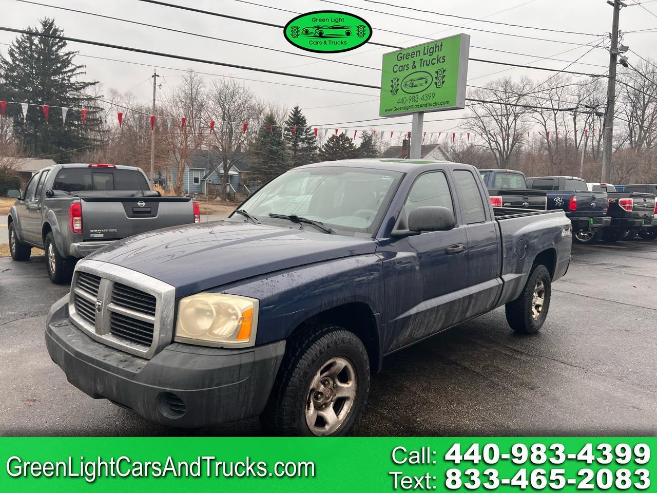 Dodge Dakota 2dr Club Cab 131" WB 4WD ST 2005