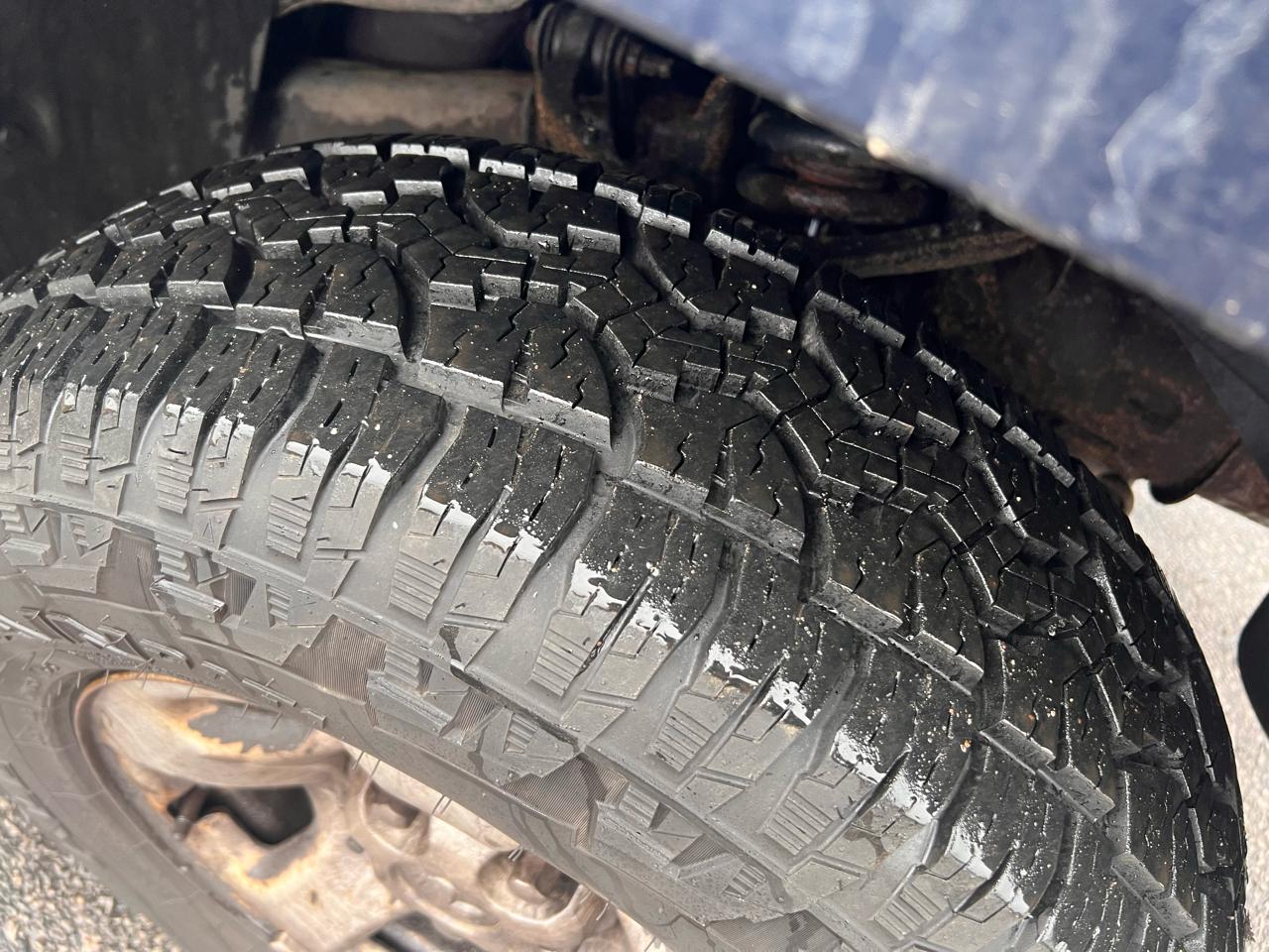 Dodge Dakota 2dr Club Cab 131" WB 4WD ST 2005