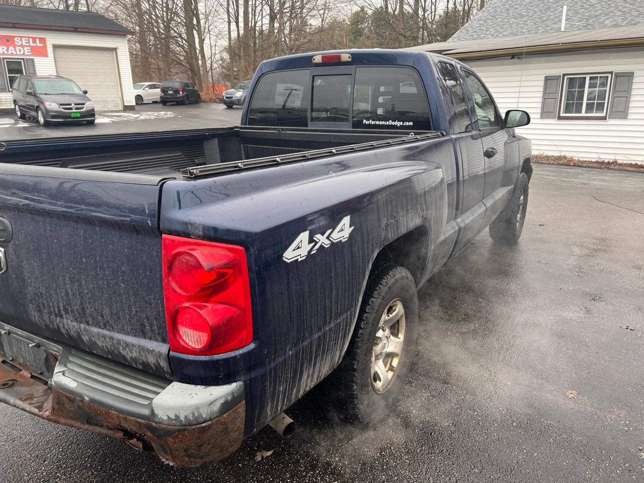 Dodge Dakota 2dr Club Cab 131" WB 4WD ST 2005