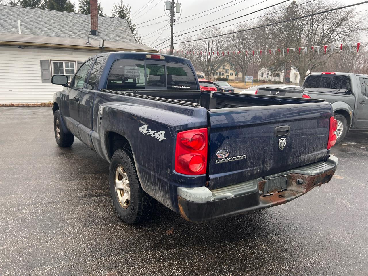 Dodge Dakota 2dr Club Cab 131" WB 4WD ST 2005