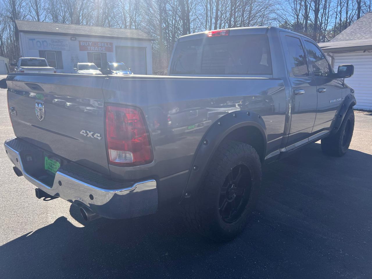 RAM 1500 4WD Quad Cab 140.5" Big Horn 2011