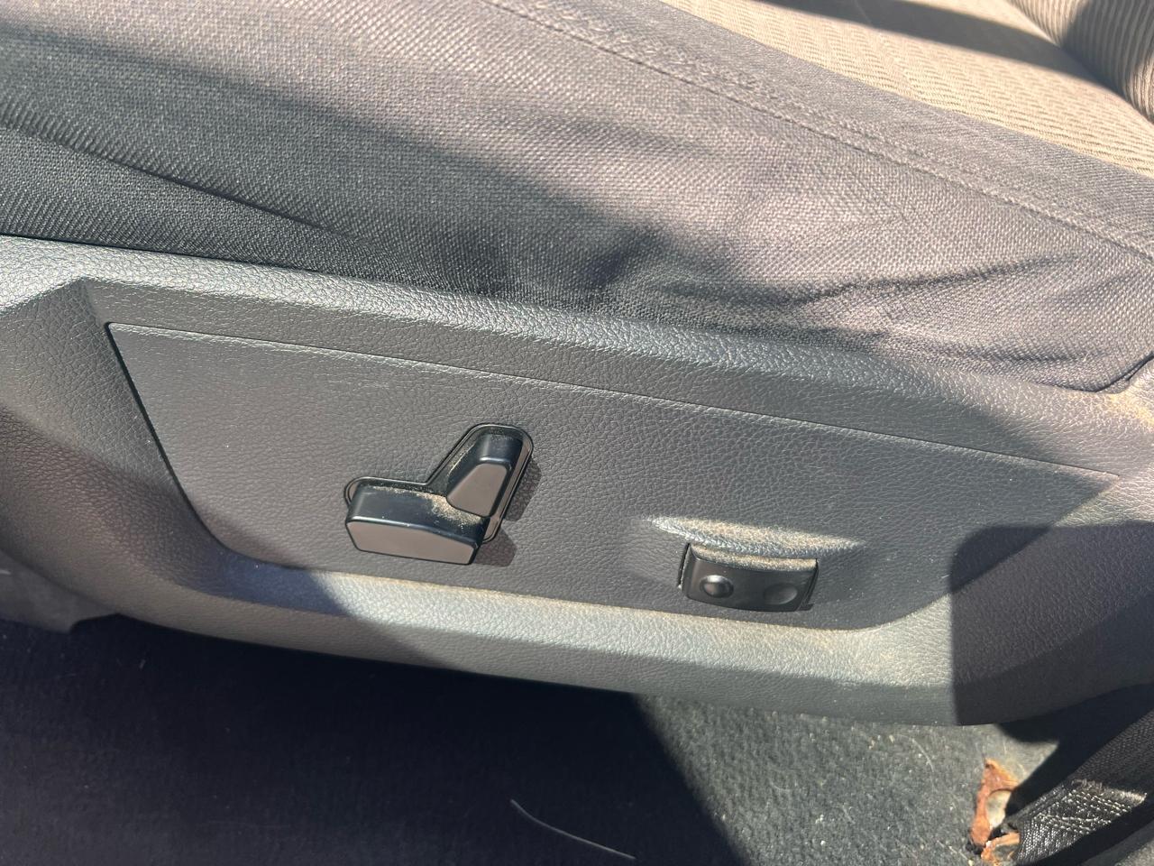 RAM 1500 4WD Quad Cab 140.5" Big Horn 2011