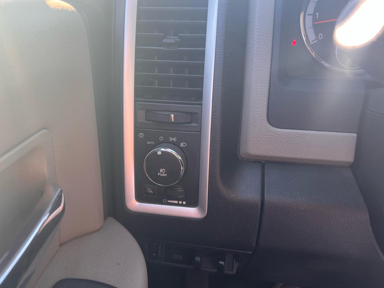 RAM 1500 4WD Quad Cab 140.5" Big Horn 2011