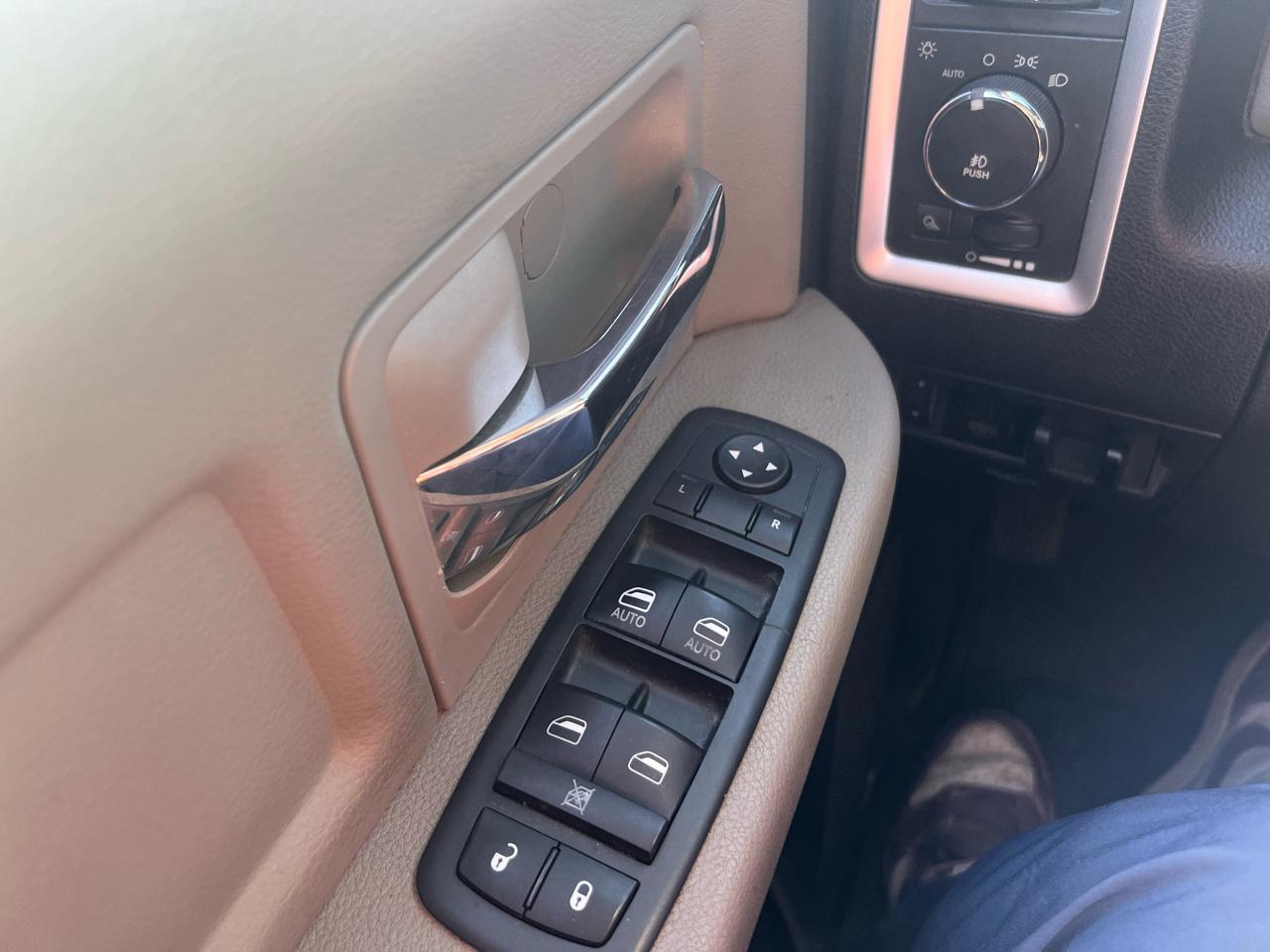 RAM 1500 4WD Quad Cab 140.5" Big Horn 2011