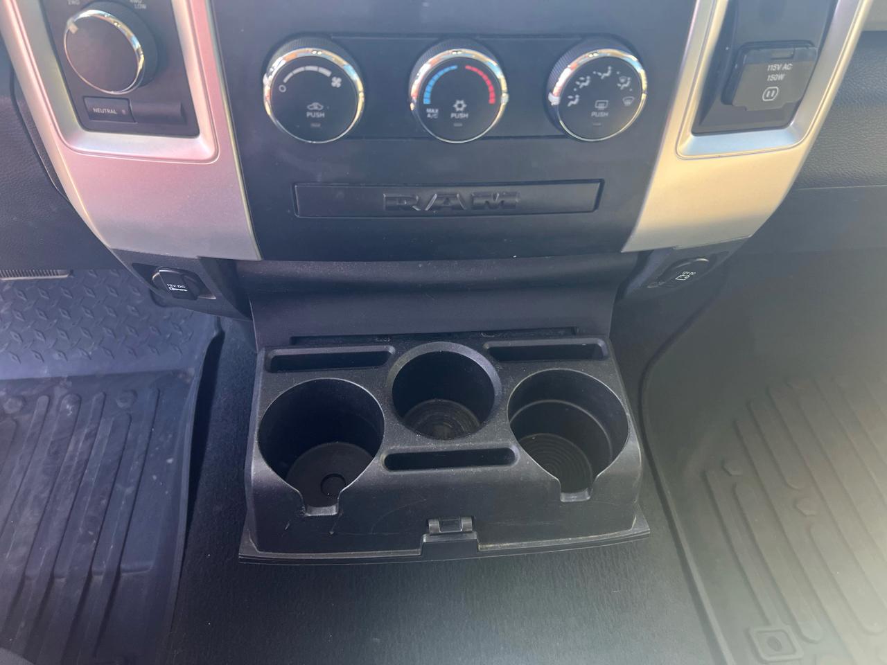 RAM 1500 4WD Quad Cab 140.5" Big Horn 2011