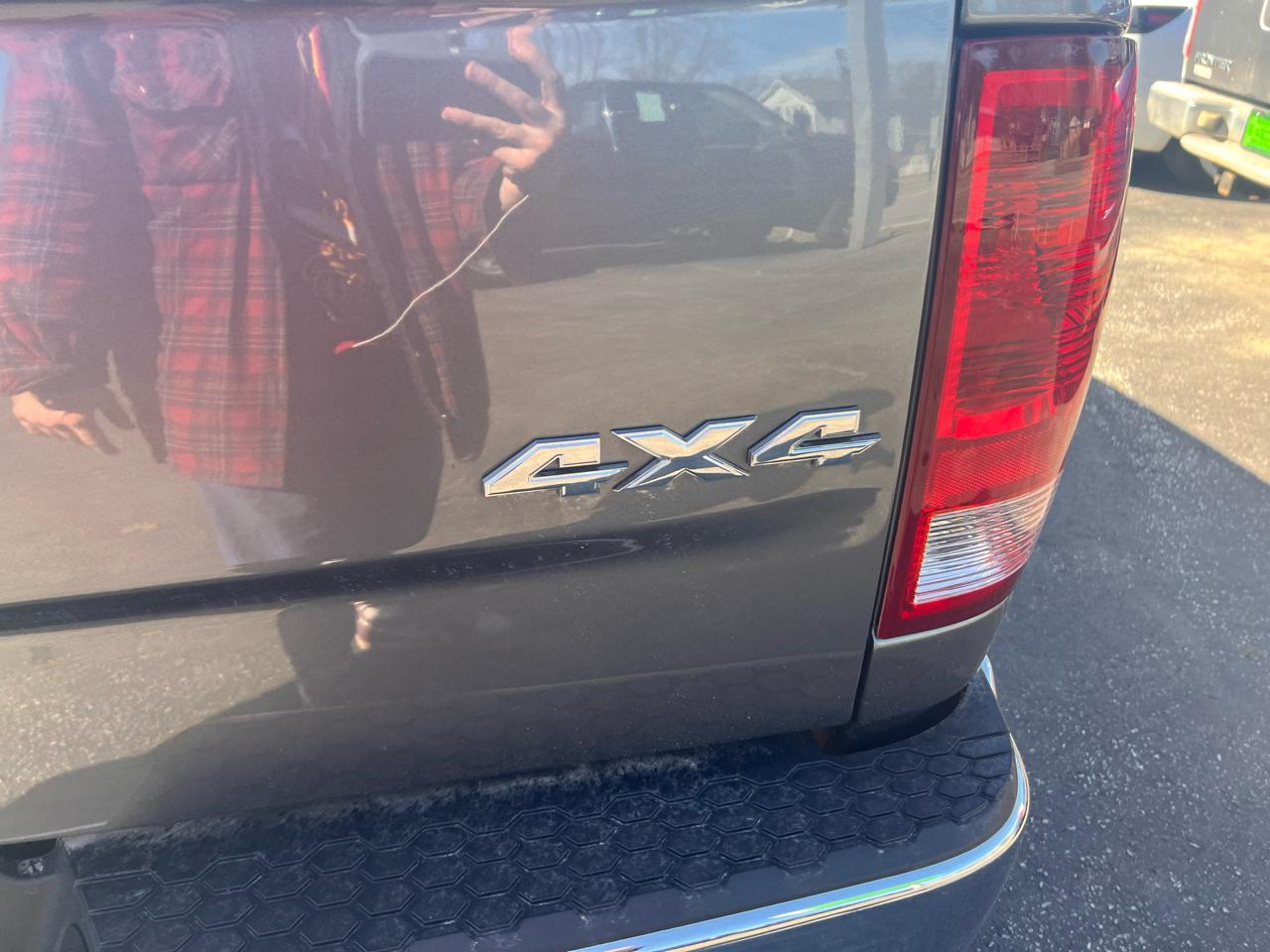 RAM 1500 4WD Quad Cab 140.5" Big Horn 2011