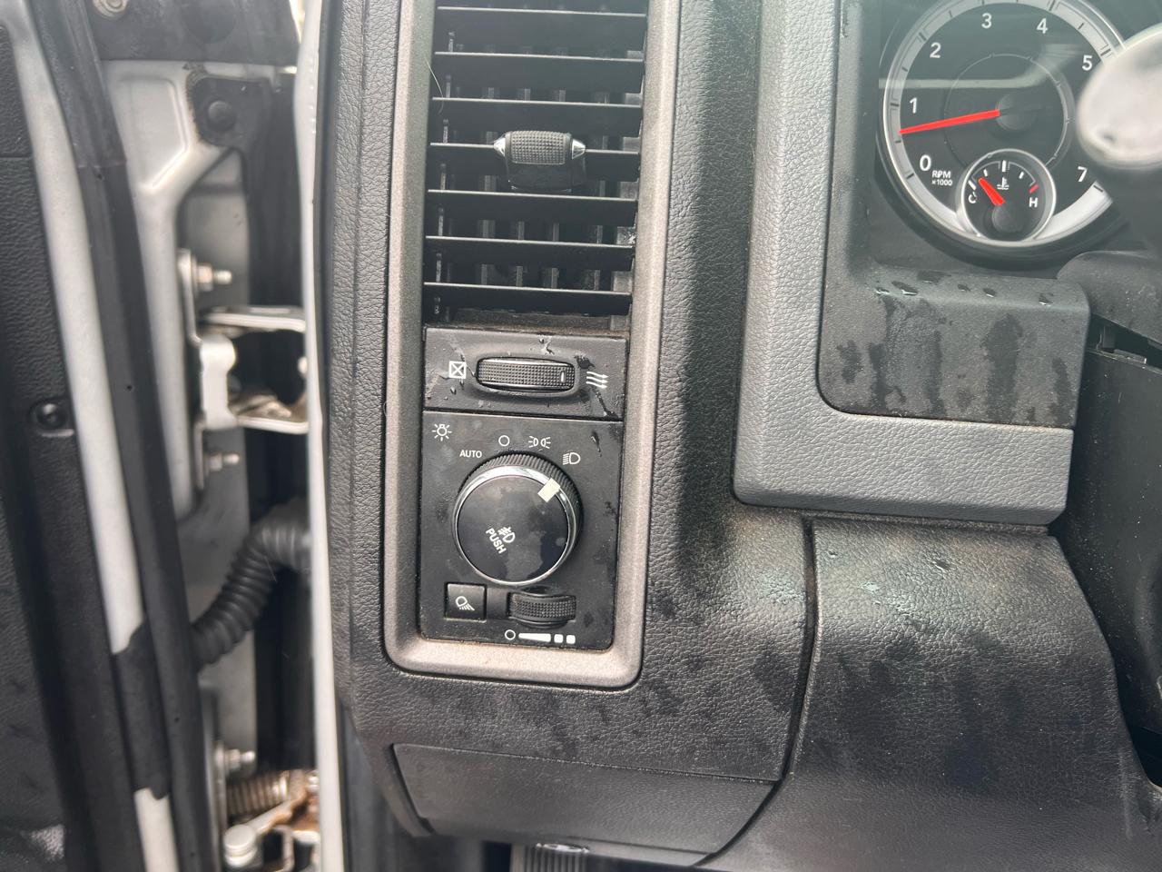 RAM 1500 4WD Quad Cab 140.5" Express 2014