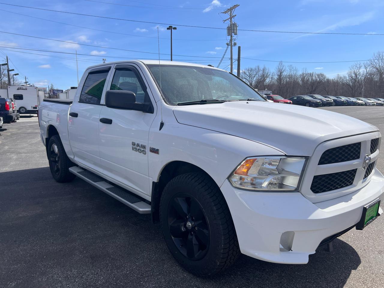 RAM 1500 4WD Crew Cab 140.5" Express 2015