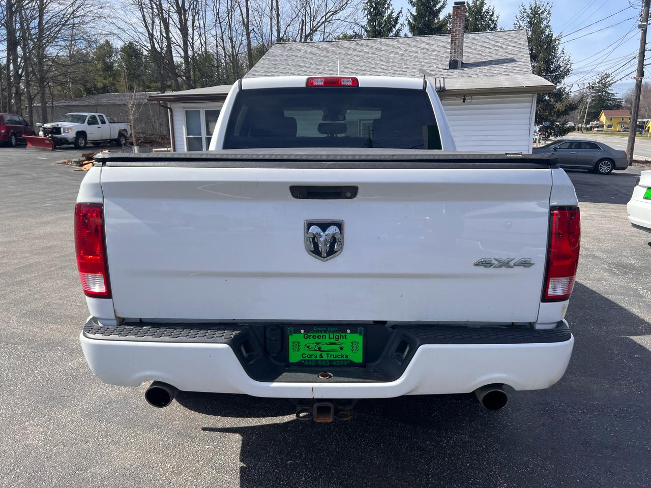 RAM 1500 4WD Crew Cab 140.5" Express 2015