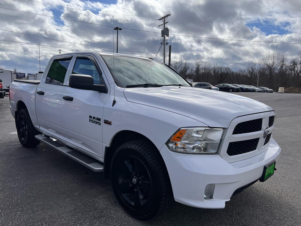 RAM 1500 4WD Crew Cab 140.5" Express 2015