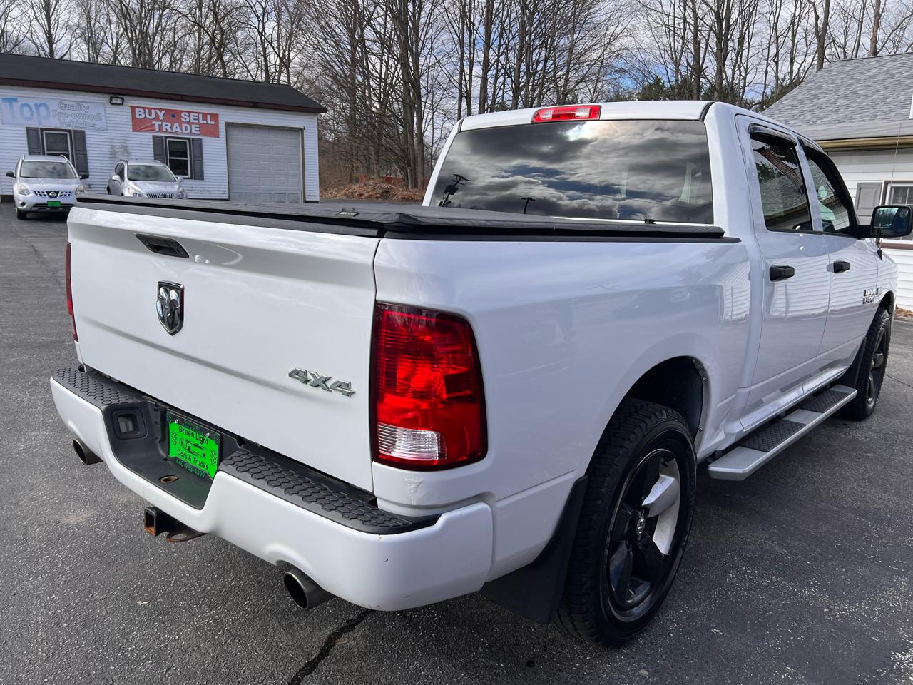 RAM 1500 4WD Crew Cab 140.5" Express 2015
