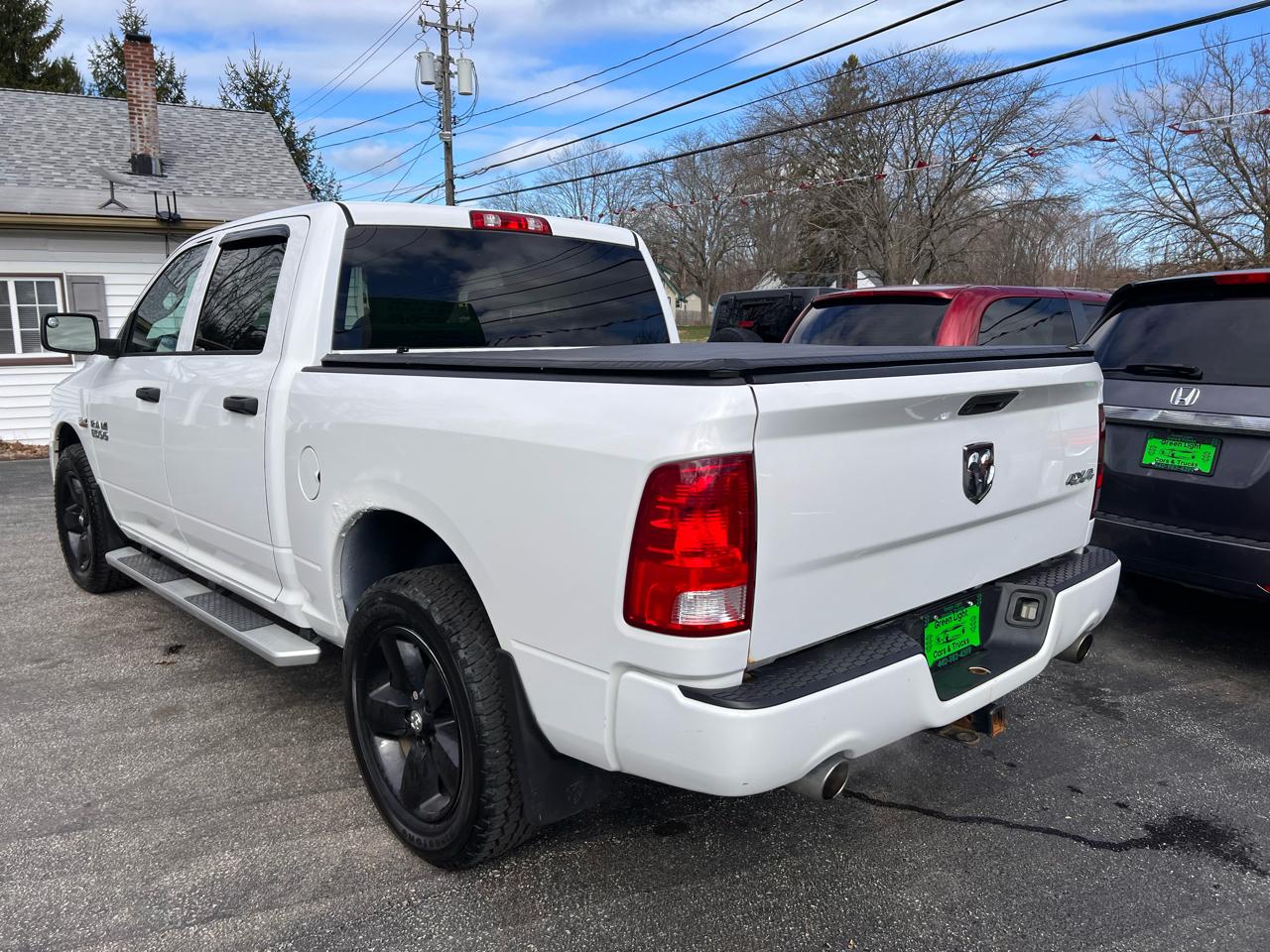 RAM 1500 4WD Crew Cab 140.5" Express 2015