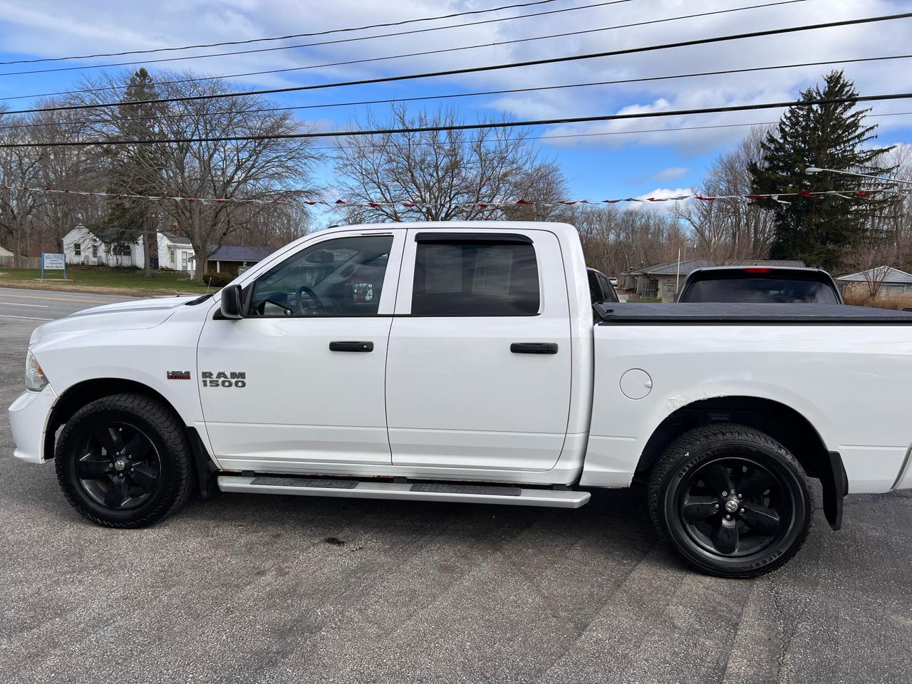 RAM 1500 4WD Crew Cab 140.5" Express 2015