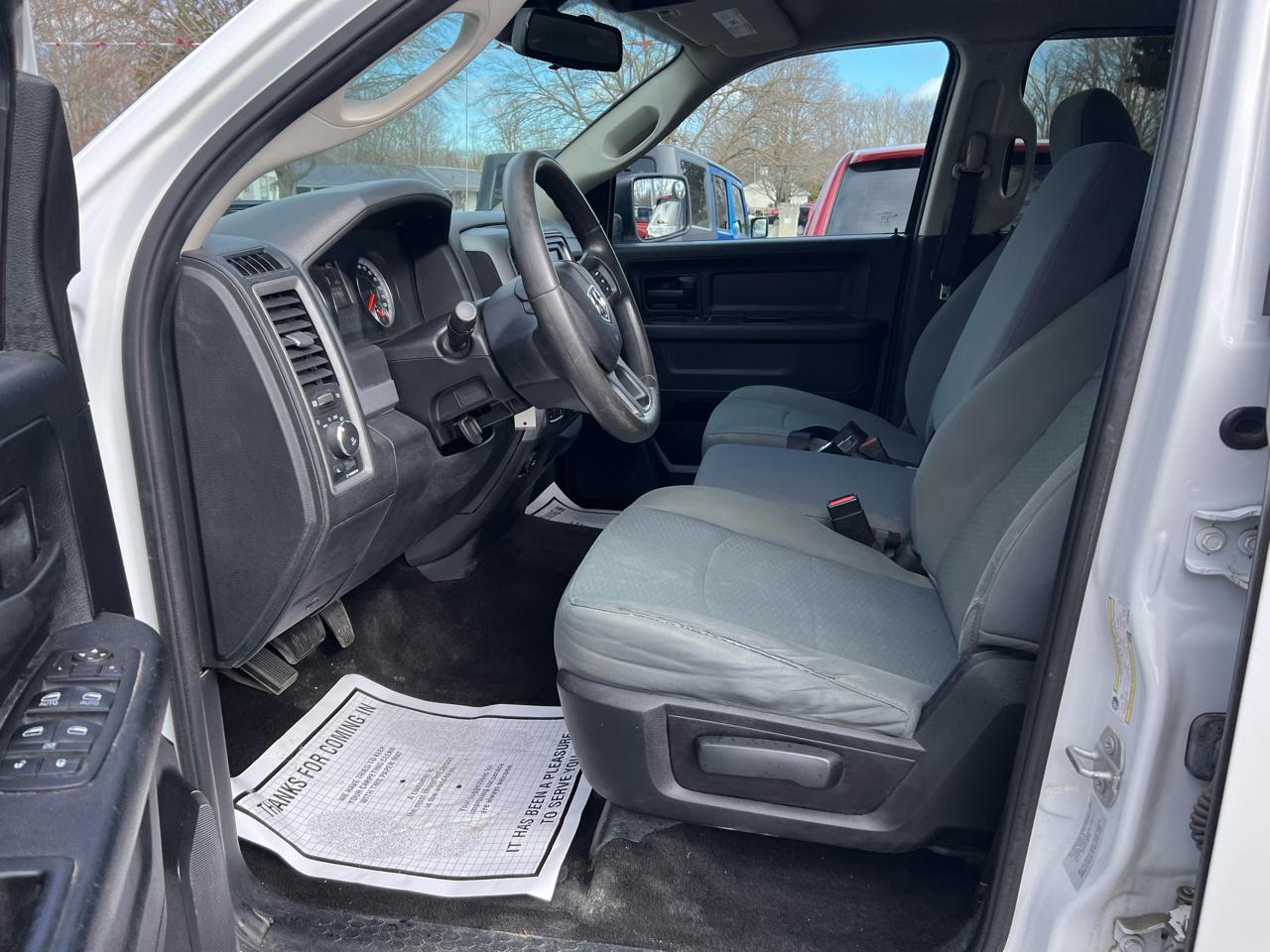 RAM 1500 4WD Crew Cab 140.5" Express 2015