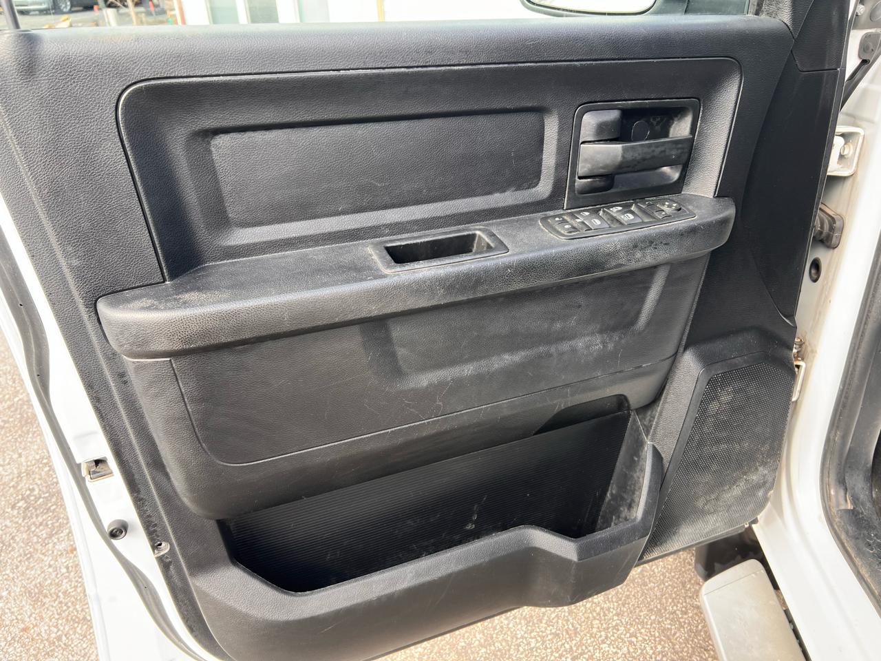 RAM 1500 4WD Crew Cab 140.5" Express 2015