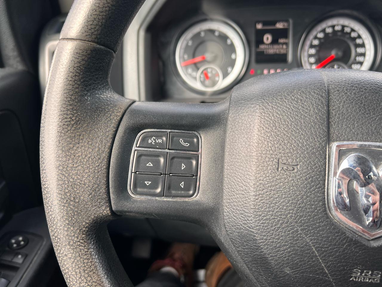 RAM 1500 4WD Crew Cab 140.5" Express 2015