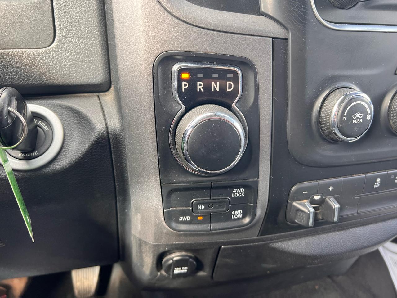 RAM 1500 4WD Crew Cab 140.5" Express 2015