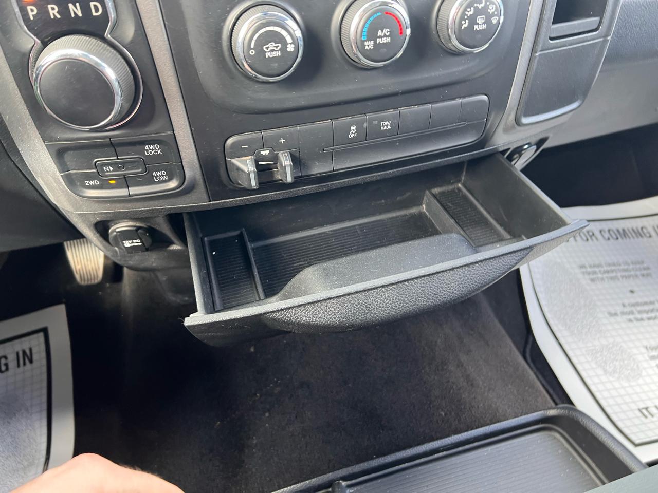 RAM 1500 4WD Crew Cab 140.5" Express 2015