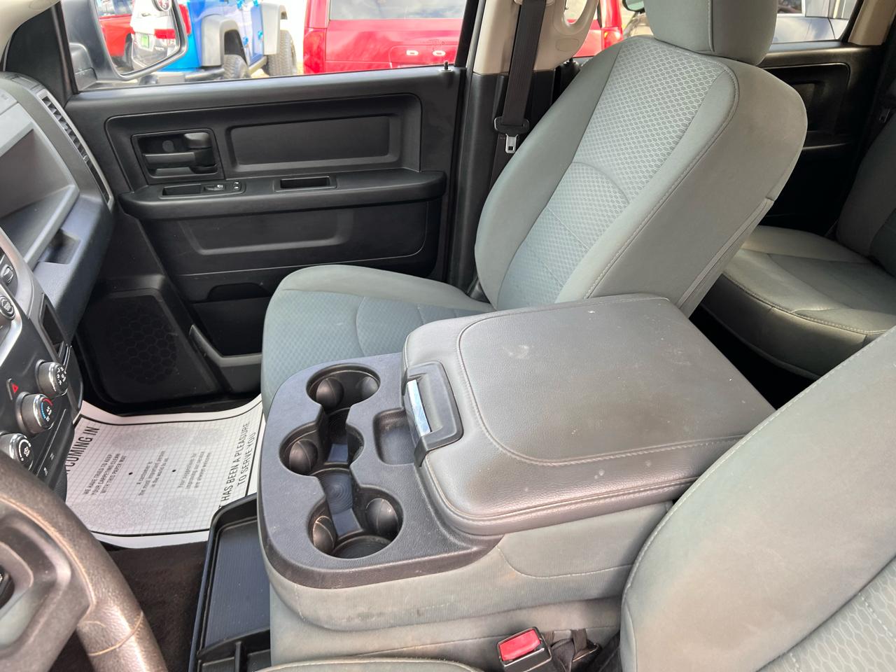 RAM 1500 4WD Crew Cab 140.5" Express 2015