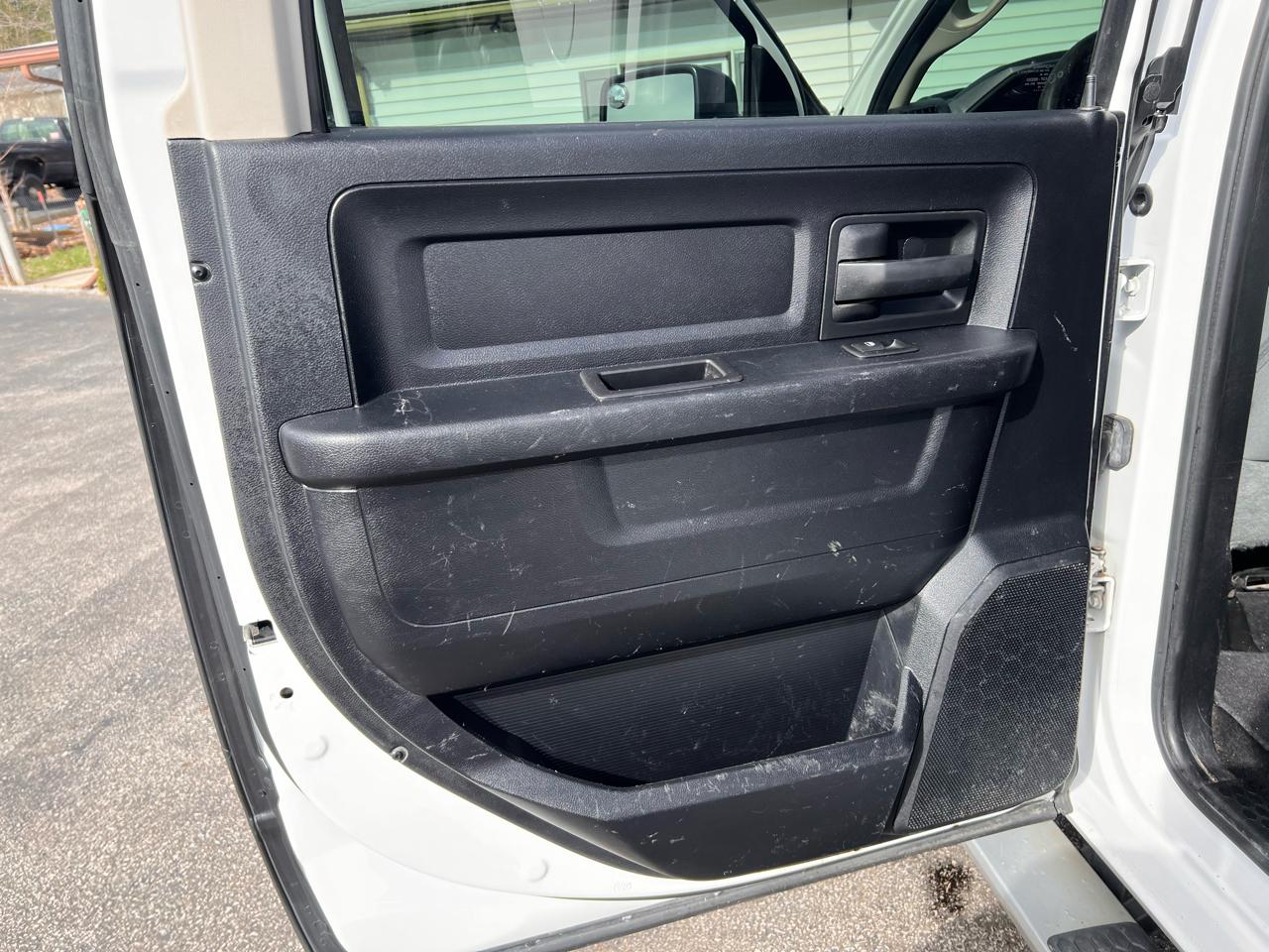 RAM 1500 4WD Crew Cab 140.5" Express 2015